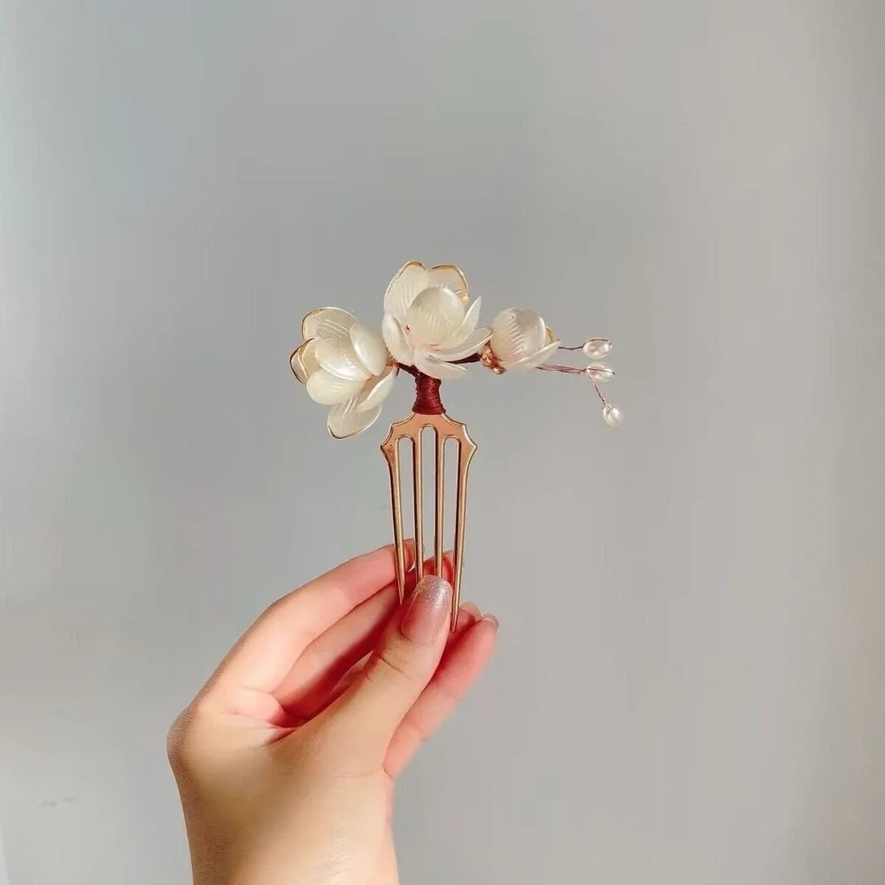 Elegant‎ Gold Magnolia Hair Comb with Faux Pearls – Vintage Style Floral Hairpin